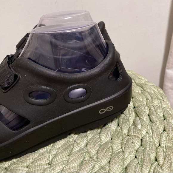 OOFOS Oocandoo Black Outdoors Sandals - Picture 7 of 14